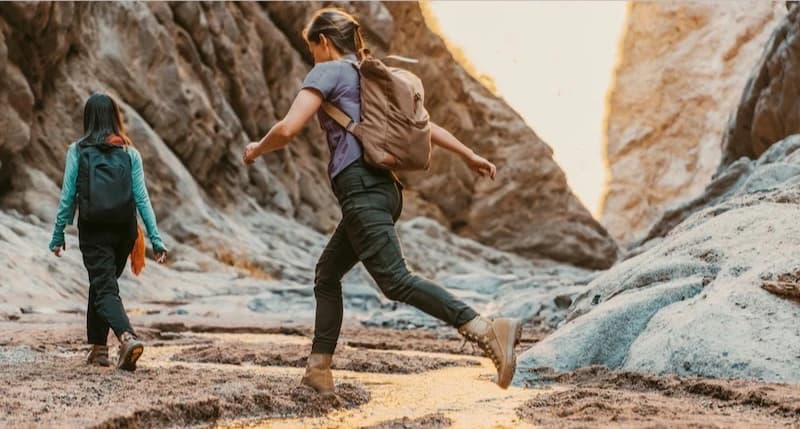 How Many Calories Does 10,000 Steps Burn? (By Weight & Pace)